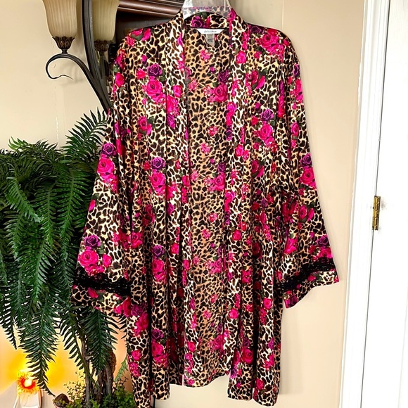 NWOT Delicates Satin Robe Animal Leopard Print Floral Hot Pink Roses Lace Detail - Picture 1 of 14